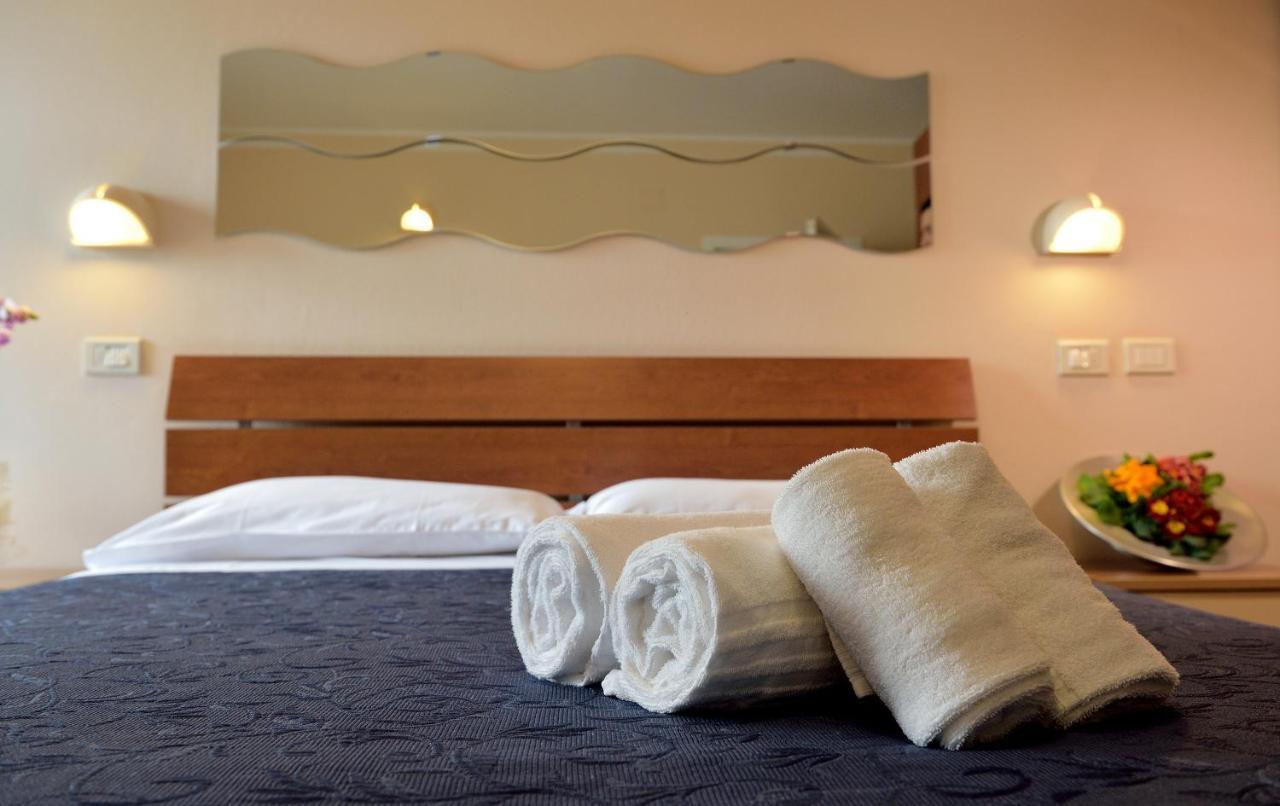 Hotel Oltremar B&B Cattolica Dış mekan fotoğraf